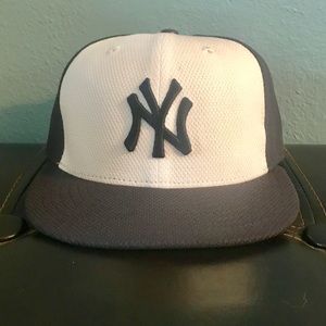 MLB New York Yankees Fitted Flat Bill Hat